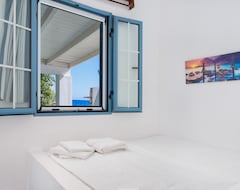 Tüm Ev/Apart Daire Holiday Home Beachfront Lampis Dolphin 2 With Sea View, Wi-fi And Air Conditioning (Patmos - Chora, Yunanistan)