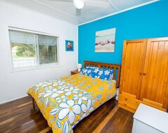 Hele huset/lejligheden Madolly Cottage. A Beach House With Colour! (Shoal Bay, Australien)