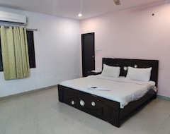 Khách sạn Capital O 44354 Jubilee Banjara Suites (Hyderabad, Ấn Độ)