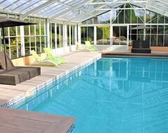 Grand Hotel Chateau De Sully - Piscine & Spa (Sully, Francia)