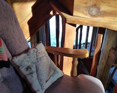 Cijela kuća/apartman Spiral Staircase Leads To The Lofted Bedroom And Overlooks The Birch Woods (McGrath, Sjedinjene Američke Države)