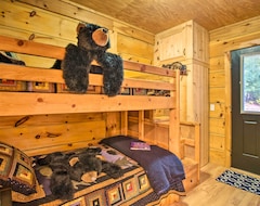 Cijela kuća/apartman Peaceful Getaway Penrose Cabin With Hot Tub And Pond (Pisgah Forest, Sjedinjene Američke Države)