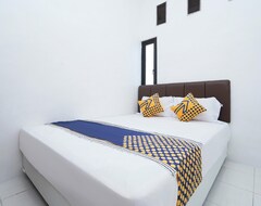 Otel Spot On 2479 Berkah Residence Syariah (Gresik, Endonezya)