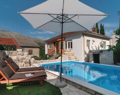 Hotel Family Friendly Place To Relax And Enjoy The Swimming, Sunshine And Tranquillity (Split, Hrvatska)