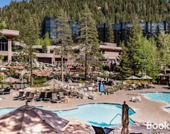 Hele huset/lejligheden Resort at Squaw Creek's 317 & 319 (Tahoe City, USA)