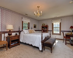 Cijela kuća/apartman Conveniently Located Charming Carriage House In Historic Neighborhood. (Ozark, Sjedinjene Američke Države)