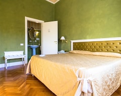 Khách sạn Hotel Gennarino (Livorno, Ý)