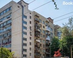 Entire House / Apartment Bolshaia Vasilkovskaia 136 (Kiev, Ukraine)
