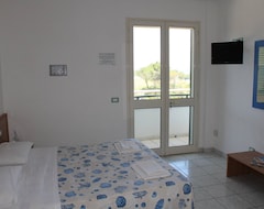 Hotel Residence Punta Cassano - In Piscina Sulla Spiaggia Di Sabbia (Melendugno, Italy)