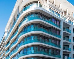 Hotel Croisette 7 (Cannes, France)