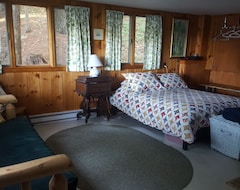 Casa/apartamento entero Lakeside Adirondack Getaway - 7 Night Minimum, No Partial Weeks During Season. (Ticonderoga, EE. UU.)