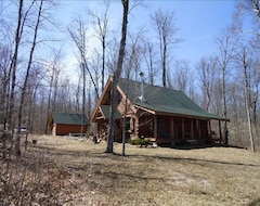 Hele huset/lejligheden Log Cabin In Pristine Northern Woods And Water Private Retreat (Rudyard, USA)