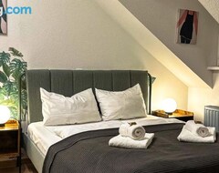 Entire House / Apartment Oasis Appart - Wohnen Am Elbtal - Balkon - Netflix - Tiefgarage (Dresden, Germany)