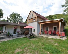 Tüm Ev/Apart Daire Spacious Holiday Home With Pool And Covered Terrace In The Bohemian Uplands (Malecov, Çek Cumhuriyeti)
