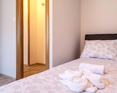 Koko talo/asunto 3 Bedroom Accommodation In Novo Zvecevo (Brestovac, Kroatia)