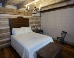 Khách sạn Restored 1795 Log Cabin; George Washington Swoope, Jr. Room; Inn At Meadowcroft (Staunton, Hoa Kỳ)