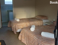 Bed & Breakfast Pine Lodge Opua (Opua, New Zealand)