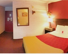 Hotel Adirondack Efficiencies (Watertown, Canada)