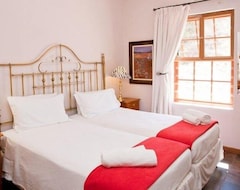 Hotel Red Stone hills (Oudtshoorn, South Africa)