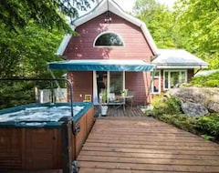 Hele huset/lejligheden Cottage By River Falls With Hot Tub & Sauna (Amherst, Canada)