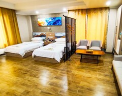 Erus Suites Hotel Boracay (Yapak, Filipini)