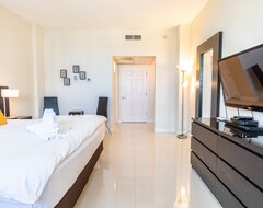 Hotel Enjoy Of A Luxury Vacation Rental Located Across From The Beach! (Sunny Isles Beach, USA)