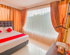 Khách sạn Red Chilies Hill Hotel (Karanganyar, Indonesia)