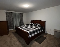 Hele huset/lejligheden New 4- Bedroom Home In Quiet Neighborhood (Tillsonburg, Canada)