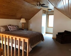Entire House / Apartment Cozy Cabin By Bucksaw Marina, Truman Lake (Clinton, USA)