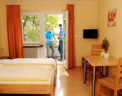 Otel Hostel Sleps (Augsburg, Almanya)
