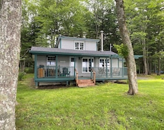 Entire House / Apartment Keddy Cove Retreat - 3 Bedroom Lakefront Cottage With Incredible Views! (Chelsea, Canada)