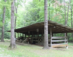 Entire House / Apartment Beautiful Log Cabin 4 Horse Stalls & 2 Corrals, Big South Fork National Park. (Jamestown, USA)