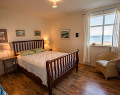 Toàn bộ căn nhà/căn hộ A Roomy Quality Cottage With A View, Close To The Ferry Harbor BrjanslÃ¦kur (Patreksfjörður, Ai-xơ-len)