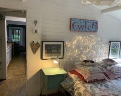 Tüm Ev/Apart Daire 2 Bedroom Cabin In Woods Ontaff Trail Sleeping 4/6 (Cardiff, Birleşik Krallık)