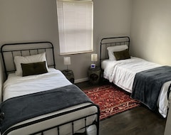 Cijela kuća/apartman Spacious Centrally Located 3 Bedroom (Silverton, Sjedinjene Američke Države)