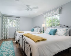 Otel Seaglass Cottage In Coquina Sands - Newly Renovated, Walk To The Beach! (Naples, ABD)