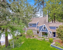 Hele huset/lejligheden Gorgeous Bay Front Gem With Decks, Grill, Fireplace, Wood Stove, & Private Sauna (Bremerton, USA)