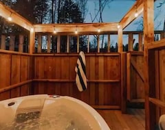 Entire House / Apartment “tiny Four” (private Hot Tub) (Meteghan River, Canada)