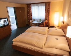Khách sạn Hotel Hellers Krug (Holzminden, Đức)