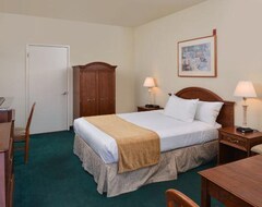 Khách sạn Edgewater Inn And Suites (Pismo Beach, Hoa Kỳ)