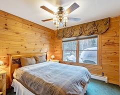 Entire House / Apartment Beautiful Log Cabin Chalet On 15 Wooded Acres In The Mountains (Montgomery Center, USA)