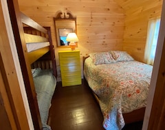 Cijela kuća/apartman Charming Seasonal Cabin Steps To The Beach (Schroon Lake, Sjedinjene Američke Države)