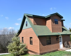 Entire House / Apartment Cozy Cabin; Hot Tub; Brkfst; Pool; Minutes From Branson! (Walnut Shade, USA)