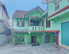 Khách sạn Oyo 92997 Villa Hj Karnadi (Puncak, Indonesia)