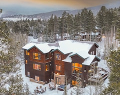 Hotel Fireside Lodge - Ski-in/out, Shuttle Service, Amazing Views, Shuffleboard & More (Breckenridge, USA)