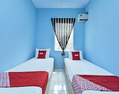 Khách sạn Oyo 90708 Dkuala Waterfront Chalet (Rompin, Malaysia)
