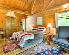 Entire House / Apartment Cozy Jasper Cabin - Walk To On-site Waterfall! (Jasper, USA)