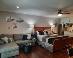 Toàn bộ căn nhà/căn hộ New Listing!! Resort Villa With Connected Suites! Sleeps 8! (Elkhart Lake, Hoa Kỳ)