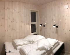 Hele huset/lejligheden Family Friendly School Lockers Cottage In Beautiful Surroundings. 8 Pers Sauna And Jacuzzi (Stord, Norge)
