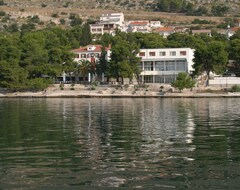 Hotel Jadran (Seget Donji, Hrvatska)